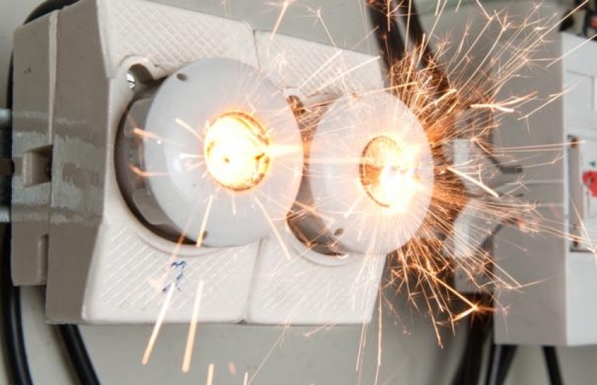 7 Cara Cegah Kebakaran Akibat Korsleting Listrik Ala HBE